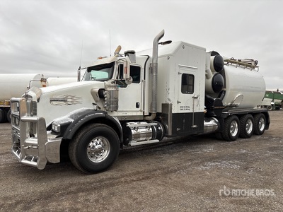 Foremost on 2011 Kenworth T800 8x6 Vacuum Excavator Truck