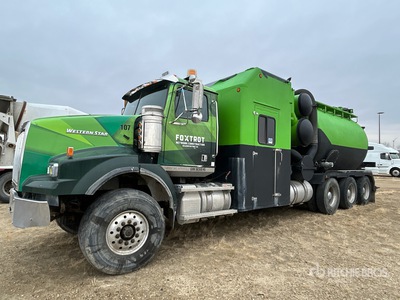 2011 Tornado F4S on 2011 Western Star 4900SA 8x6 Vacuüm Graafmachine