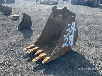 33 in Digging Excavator Bucket