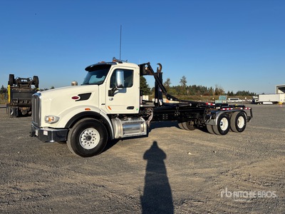 2015 Peterbilt 567 6x4 Hakenlift-Lkw