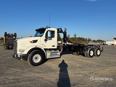 2015 Peterbilt 567 6x4 Hooklift Truck