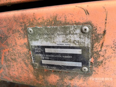 2012 Doosan DX225 LC Excavadora de Cadenas