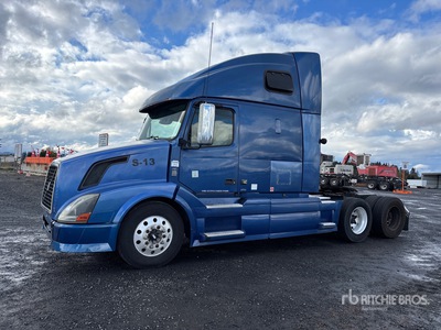 2011 Volvo VNL 6x4 Ciągnik siodłowy T/A z kabiną sypialną