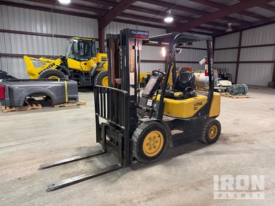 Daewoo G25E 4500 lb Pneumatic Tire Forklift