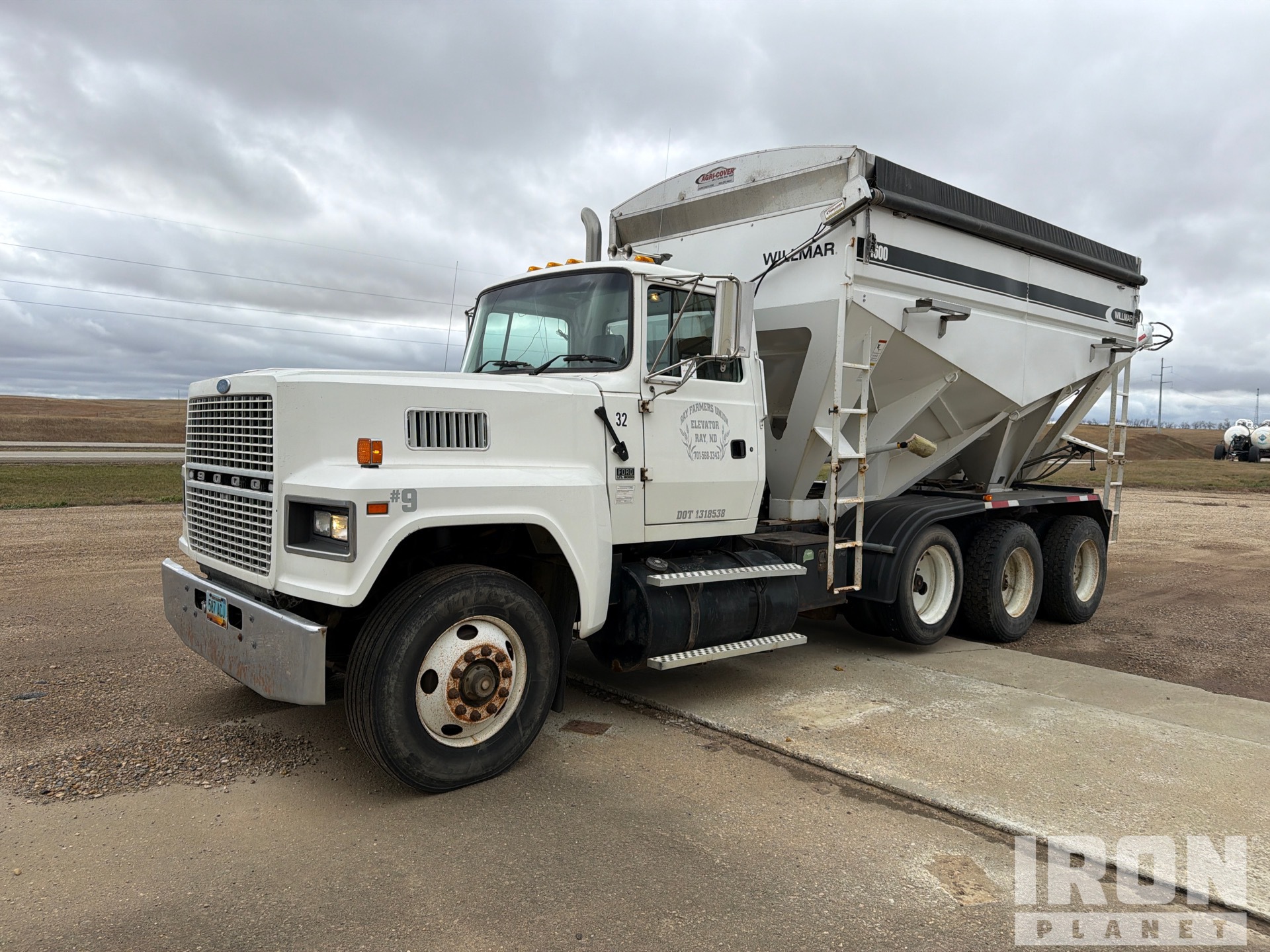 1997 Ford LTL 9000 8x4 テンダートラック
