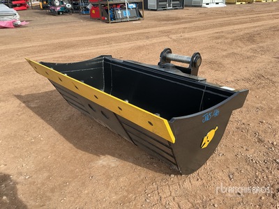 Trojan 72 in Hydraulic Tilting Excavator Bucket - Fits 80 mm Cat 320/321/323, Hyundai R210, Komatsu PC200/220, Deere 160/200/225, Kobelco SK210, Case 210/225, Doosan DX225 (Unused)