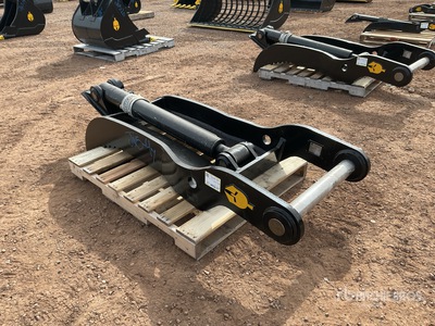 Trojan 70 in Hydraulic Excavator Thumb - Fits Cat 320/321/323, Hyundai R210, Komatsu PC200/220, Deere 160/200/225, Kobelco SK210, Case 210/225, Doosan DX225 (Unused)