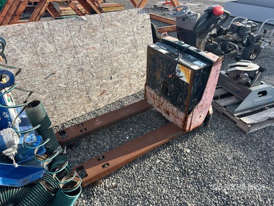 Toyota 8HBW23 4500 lb Electric Transpallet