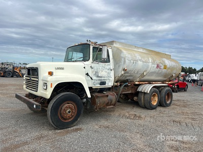1988 Ford L8000 4000 gal 6x4 Water Truck
