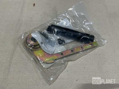 (130) Navistar 3682175C91L Vehicular Door Handles