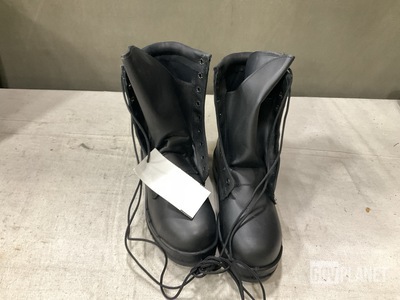 (22) Pairs of Men's Safety Boots