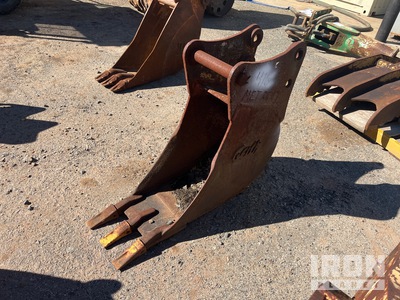 Geith 12 in Digging Backhoe Rear Bucket - Fits Cat 416
