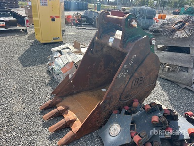 WB 36 in Digging Excavator Bucket - Fits Hyundai HX350/HX380