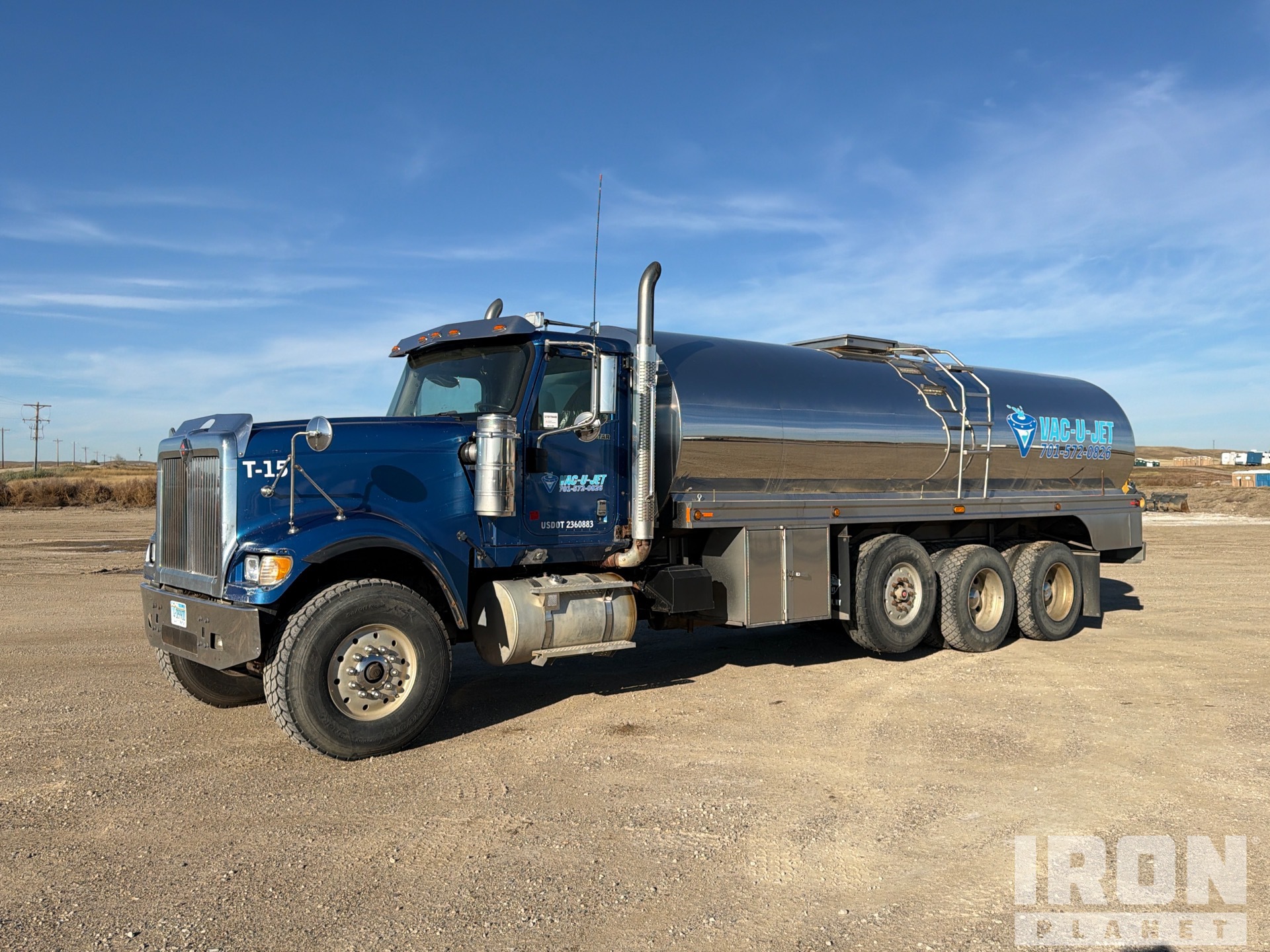 2013 International DF577 4500 gal 8x4 Tanker Truck