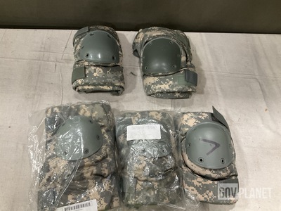 (69) Pairs of Knee Pads
