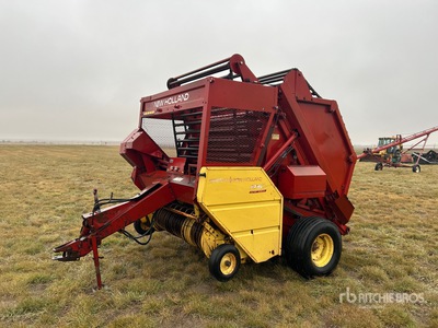 New Holland 851 Round Baler