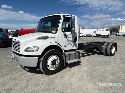 2021 Freightliner M2 106 4x2 Cabina y chasis