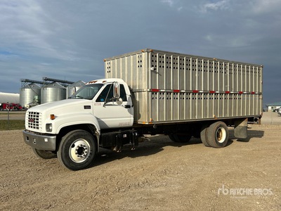 2000 GMC C6500 4x2 Livestock Truck