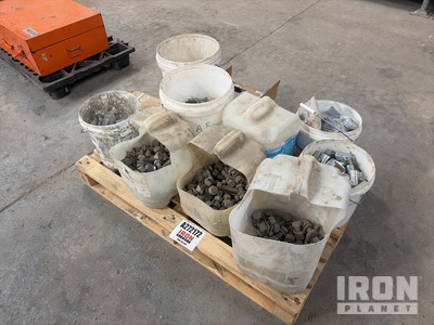 Quantity of Assorted Nuts and Bolts その他 - 店舗 & 倉庫