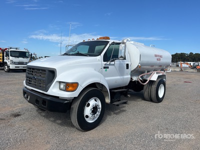 2001 Ford F-750 XL 2000 gal 4x2 Ciężarówka na wodę