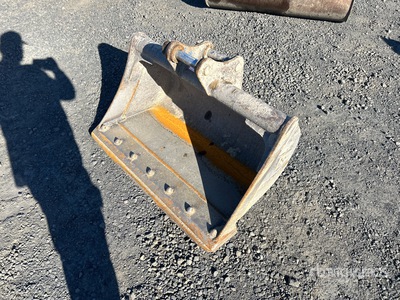 38.5 in Cleanup Excavator Bucket