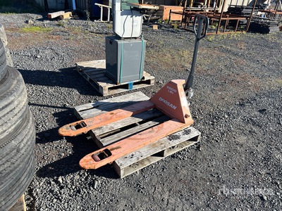 Doosan 5500 lb Pallet Jack