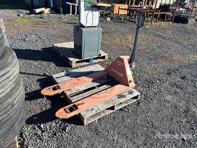 Doosan 5500 lb Pallet Jack