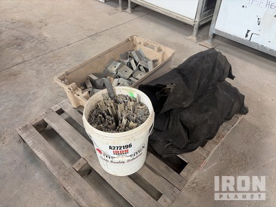 Quantity of Assorted Concrete Boxing Brackets その他 - 店舗 & 倉庫