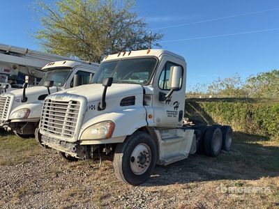 2015 Freightliner Cascadia 113 6x4 Ciągnik siodłowy T/A z kabiną dzienną (Inoperable)