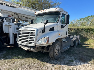 2016 Freightliner Cascadia 113 6x4 Ciągnik siodłowy T/A z kabiną dzienną (Inoperable)