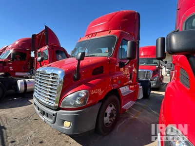 2018 Freightliner Cascadia 113 4x2 Day Cab Truck Tractor