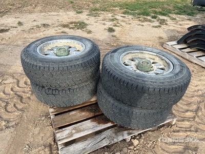 Quantity of (4) Rovelo LT275/70R18 Tires