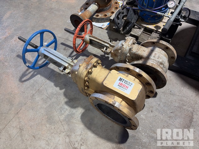 Quantity of (2) Flanged Metal Gate Valve