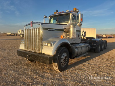2013 Kenworth W900 8x6 Ciągnik siodłowy z kabiną dzienną Tri/A