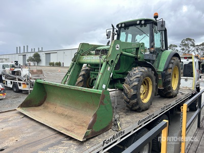 John Deere 640 4WD Tractor