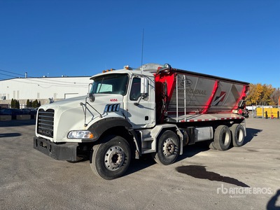 2011 Mack GU813 8x4 Twin-Steer Live-Bottom Truck