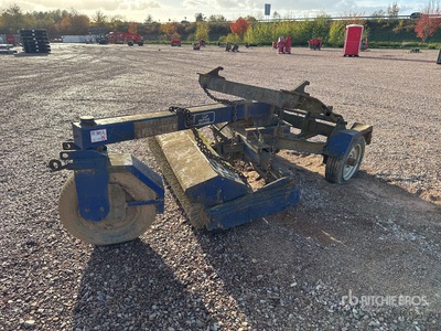 Balayeuse 1 Essieu S/A Sweeper Attachment
