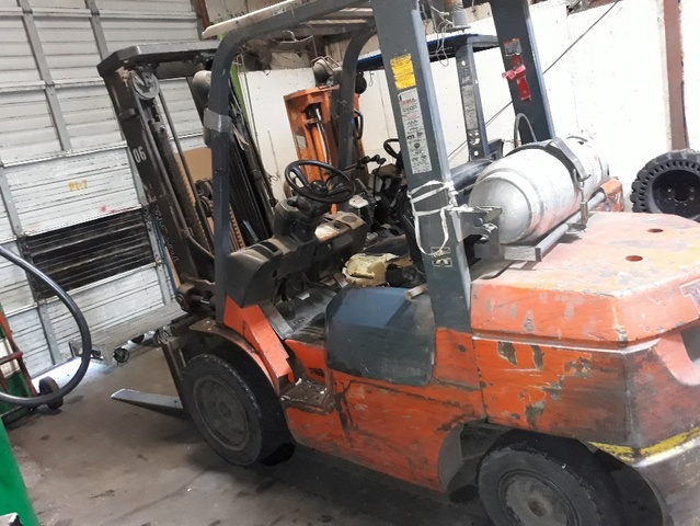 Toyota 7FGU32 Pneumatic Tire Forklift