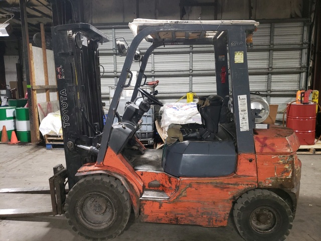 Toyota 7FGU25 Pneumatic Tire Forklift