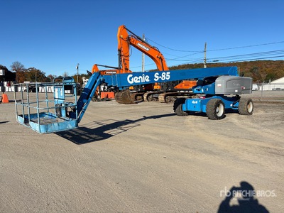 2013 Genie S-85 4WD Diesel ブームリフト