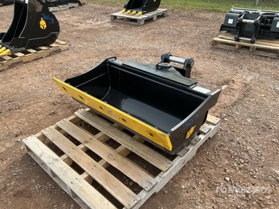Trojan 42 in Hydraulic Tilting Excavator Bucket (Unused)