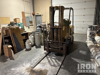 Cat V50C 4200 lb Pneumatic Tire Chariot Élévateur