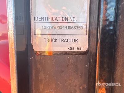 2004 Kenworth T800 6x4 T/A Sleeper Truck Tractor
