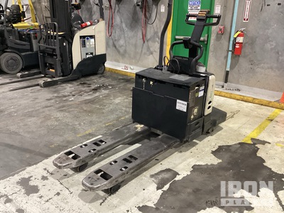 Crown PE4500 2720 lb Pallet Jack