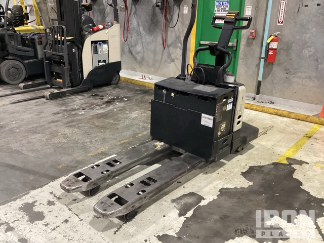 Crown PE4500 2720 lb Pallet Jack