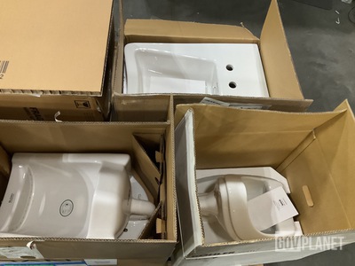 (2) Urinals, (2) Sinks & Assorted Items