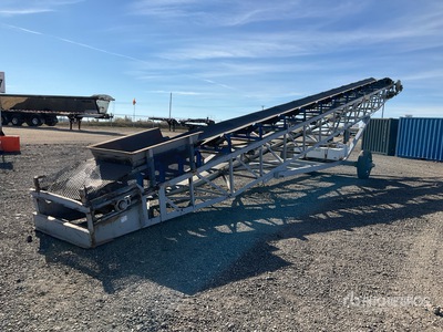 2014 Willis 30X60E 30 in x 60 ft Portable Radial Stacking Convoyeur