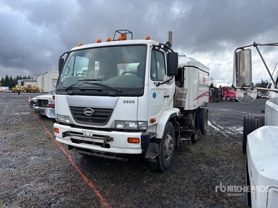 Elgin Crosswind on 2010 Elgin UD3300 Sweeper Truck (Inoperable)