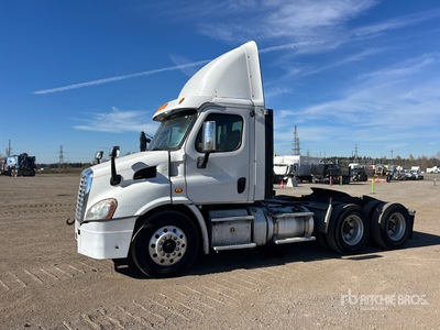 2013 Freightliner Cascadia 113 6x4 Ciągnik siodłowy T/A z kabiną dzienną