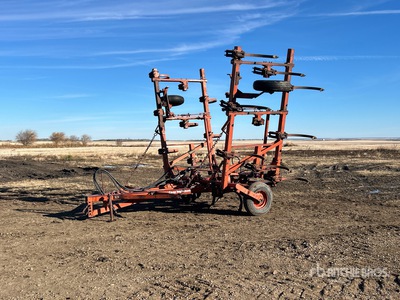 Co-op Implements 203 36 ft Chisel Plow